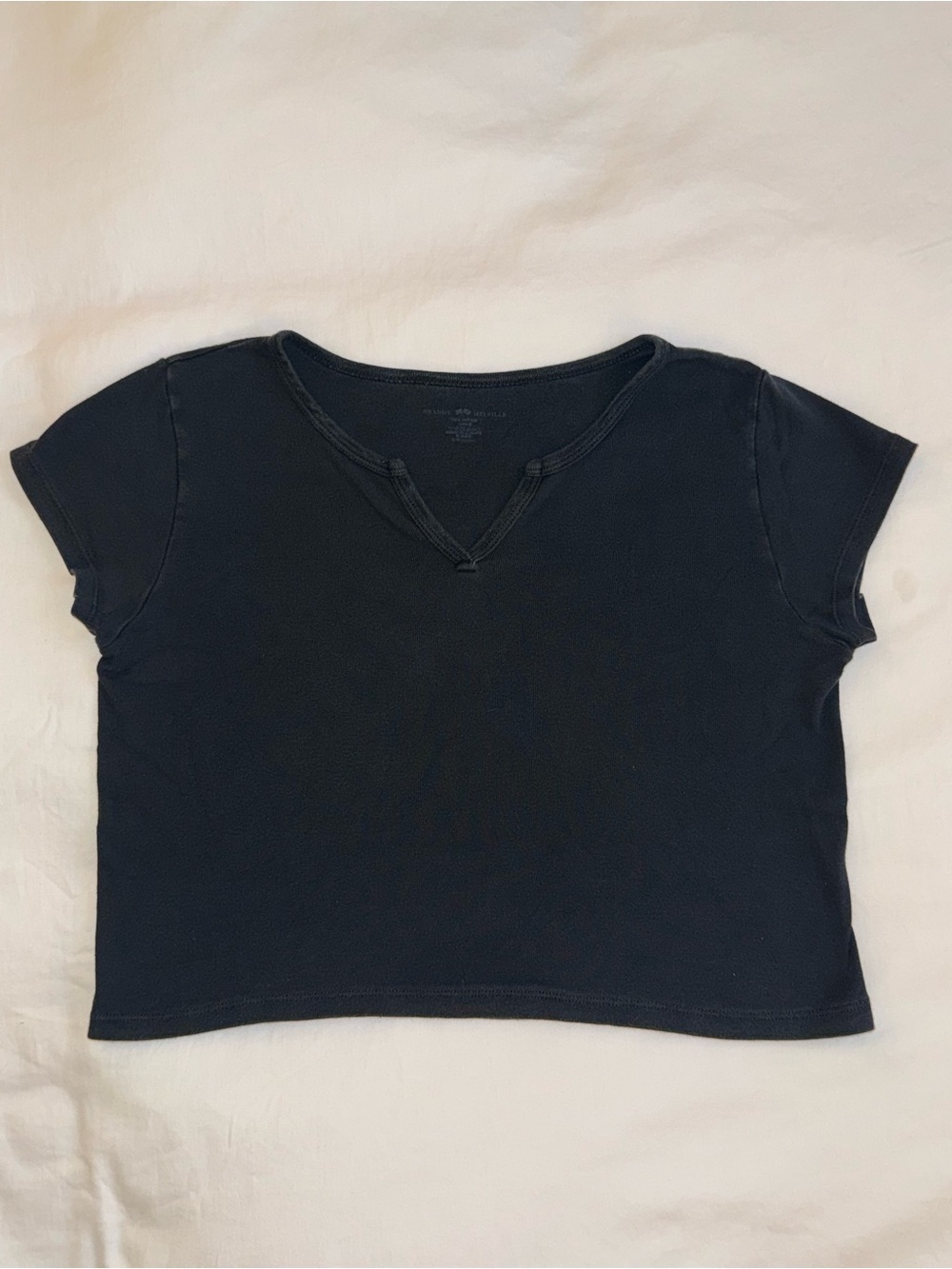 Brandy Melville Women’s Black V-Neck Cropped Tee